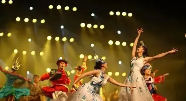 恒大歌舞团近百位演员去哪儿了？
         据称，许家印被拘留的第二天，就