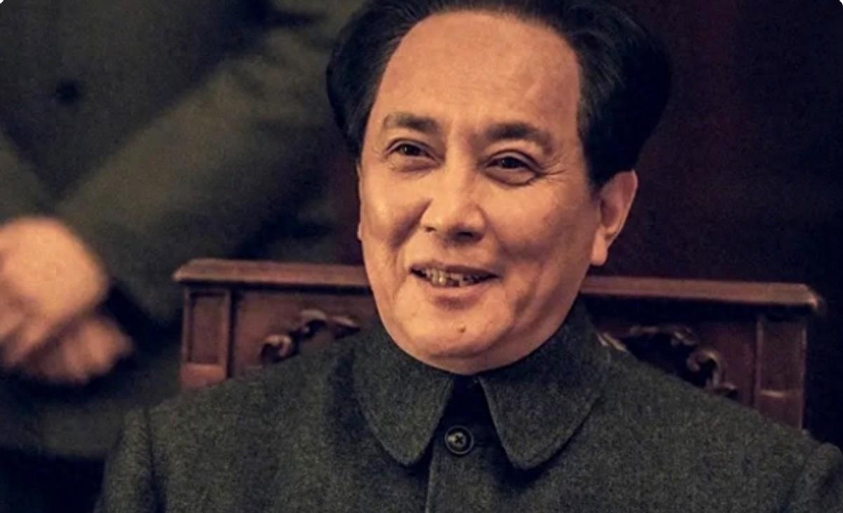 醒醒吧!没巨人气质就别硬演周总理了，你是当观众瞎吗