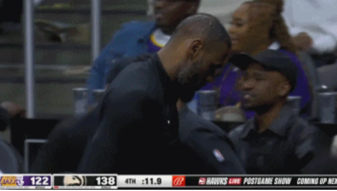 16分惨败！詹姆斯有多失望？直接提前离场，三双都不要了
NBA常规赛继续进行，湖