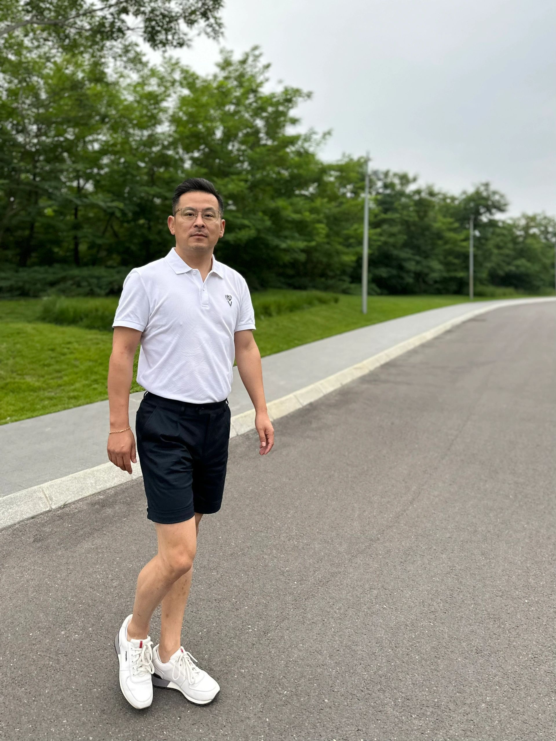 帅气老男人清爽每日穿搭