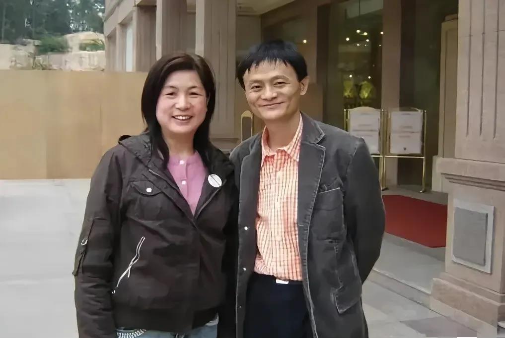 马云和他的原配妻子张瑛，打破了“男人一有钱就变坏”的常规。许多夫妻能够共同经历困