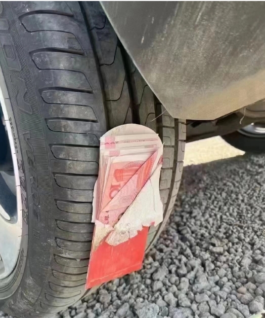 这世界上多了一个伤心的小朋友 ​​​