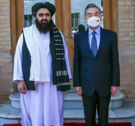 塔利班走出国门，走向世界
       塔利班出席“一带一路”峰会，塔利班外长曾