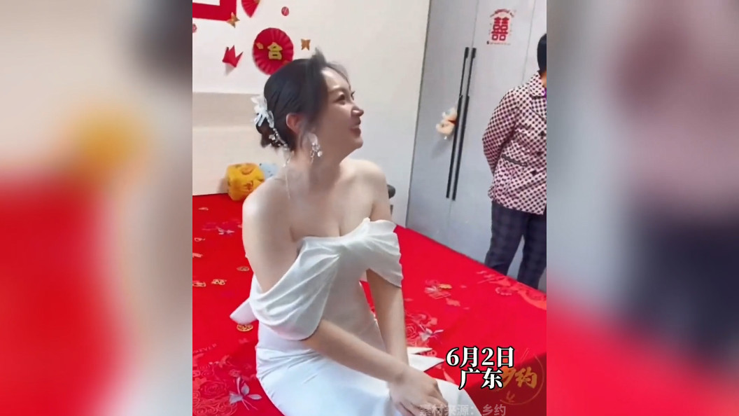 新娘子结婚时笑到合不拢嘴，网友：这笑声一定是嫁给了爱情