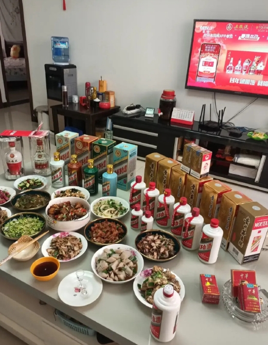 网友晒出自家年夜饭，问这在北方属于什么水平？[思考] ​​​