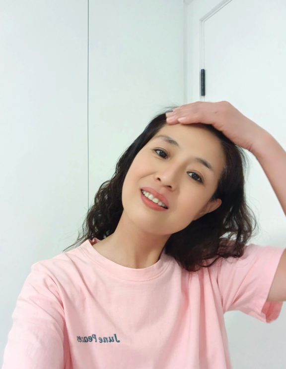 上个破班，天天要开会，开会就算了，还要统一喊口号：好，很好，非常好。

一个月3