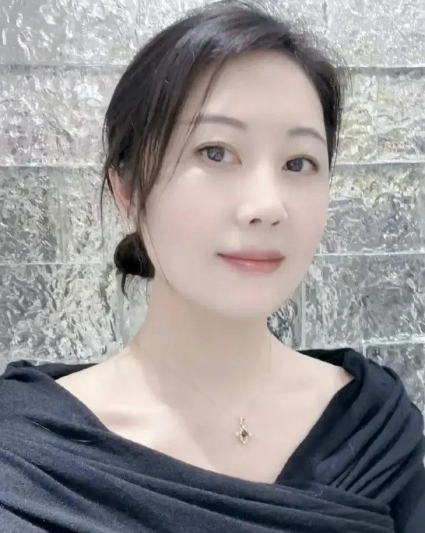 可能是和老公分房太久，我们现在就像住在同一个屋檐下的室友，彼此之间没有任何亲密行