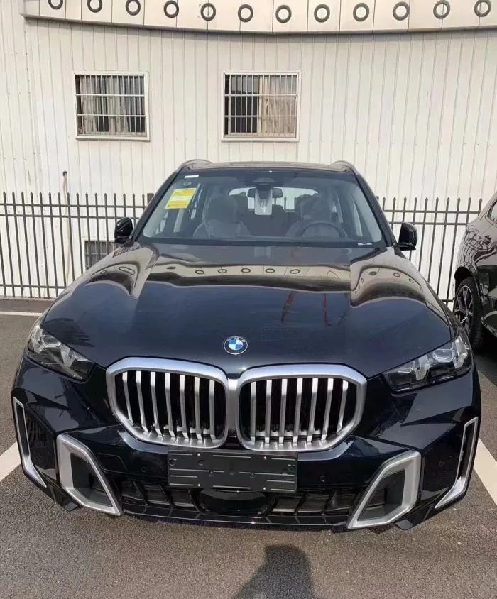 朋友买了个低配的宝马x5，看价格，60多落地，裸车59，购置税就5个。

问界m