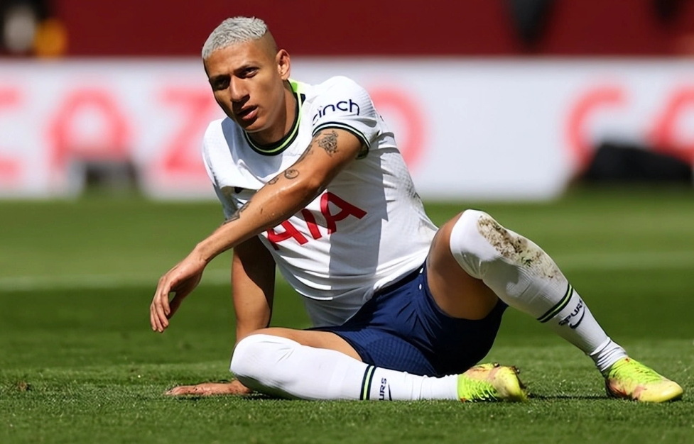 世界杯倒钩射门，让这个男人一战成名，能够成为巴西队的正印中锋，拥有9号球衣，也是