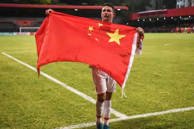 终于知道为什么艾克森落选国足的原因了，艾克森表示跟队友配合出现问题

国足主帅扬