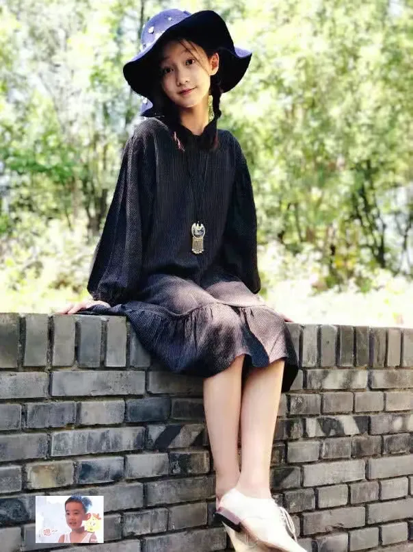 第一次看赵薇女儿真漂亮，又是个小赵薇哦