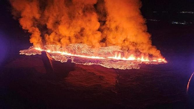 根据美国CNN本月14日报道的消息，冰岛南部雷克雅内斯半岛一座火山爆发。这可是这