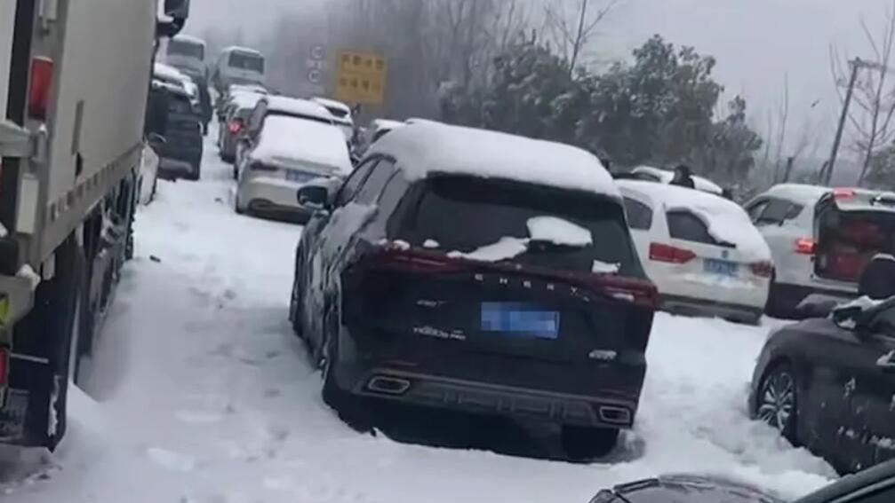 最火春运遭遇最强暴雪：冻雨像刨冰