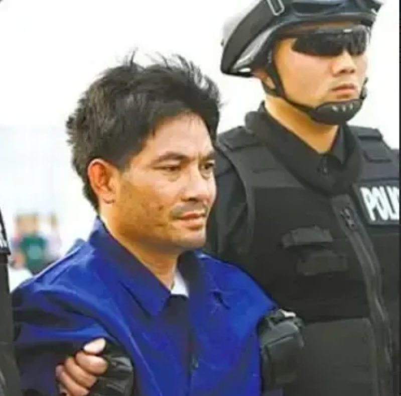对于政变上台的缅甸军政府总理敏昂莱来说，不能象当年的卡扎菲一样，再大意了。
缅甸