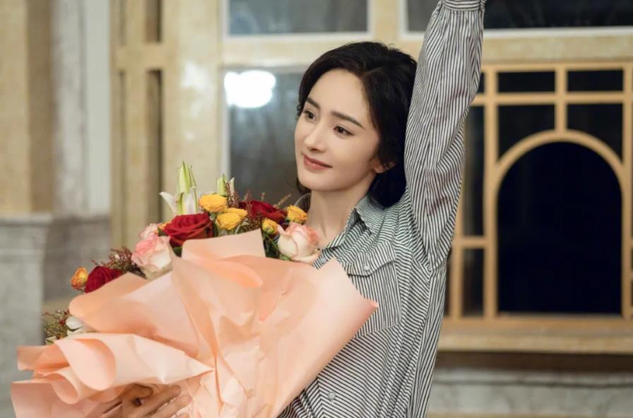 与秦昊共同拍摄《哈尔滨1944》的杨幂，官宣了她这部剧正式杀青之后，有媒体赶紧去