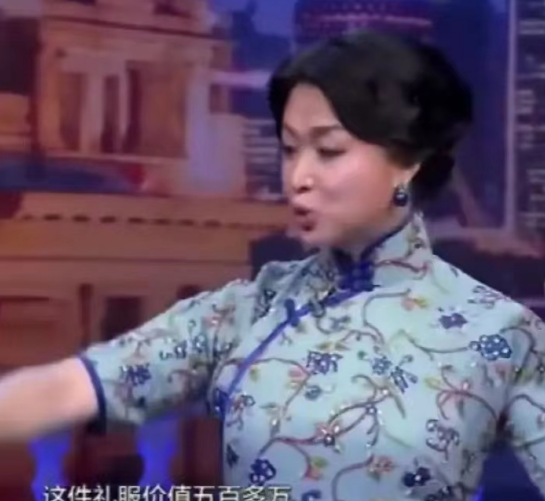 金星嘲讽：“有个贵圈大小姐，是过气歌手，靠一首歌吃了一辈子，穿500万的礼服耍大