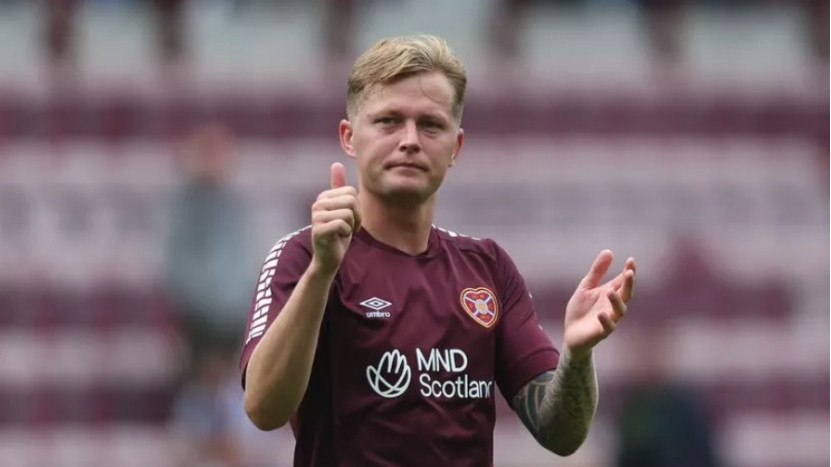 弗兰基·肯特在“欺负”批评后透露了伤痕累累的红心自尊心