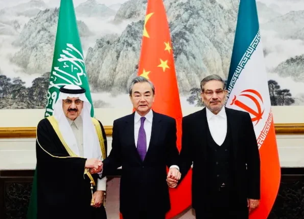 功不可没！众所周知，中国在今年3月促成了伊朗和沙特之间恢复外交关系，所以，也让伊