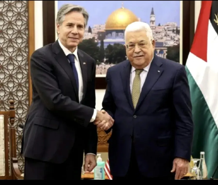 巴总统已彻底投降，哈马斯被出卖，巴勒斯坦民族矛盾将进一步加剧。
据当地时间11月