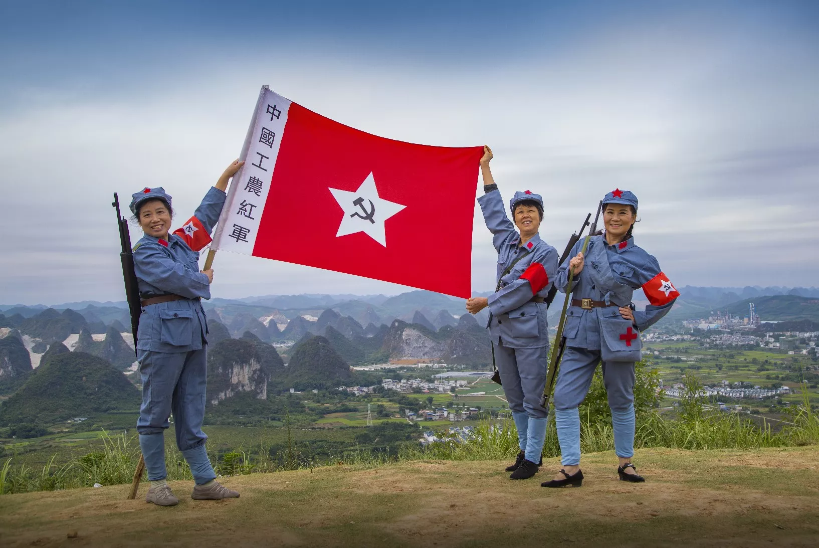 无论建国，建军，建党这些节日，毛泽东的名字是绕不过去的，如果没有他的名字，人们就