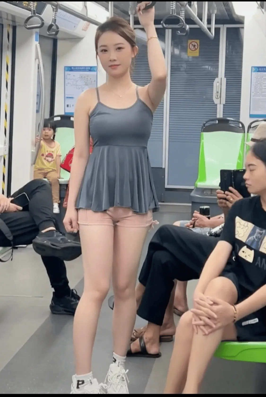 高人预测，2024年有可能会出现的社会现象：
一：退休金大概率还会上涨
二：男女