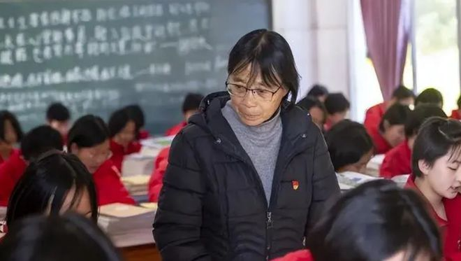 《我本是高山》陷入巨大的争议了！这本是一部宣传张桂梅校长事迹的电影，立意是好的，