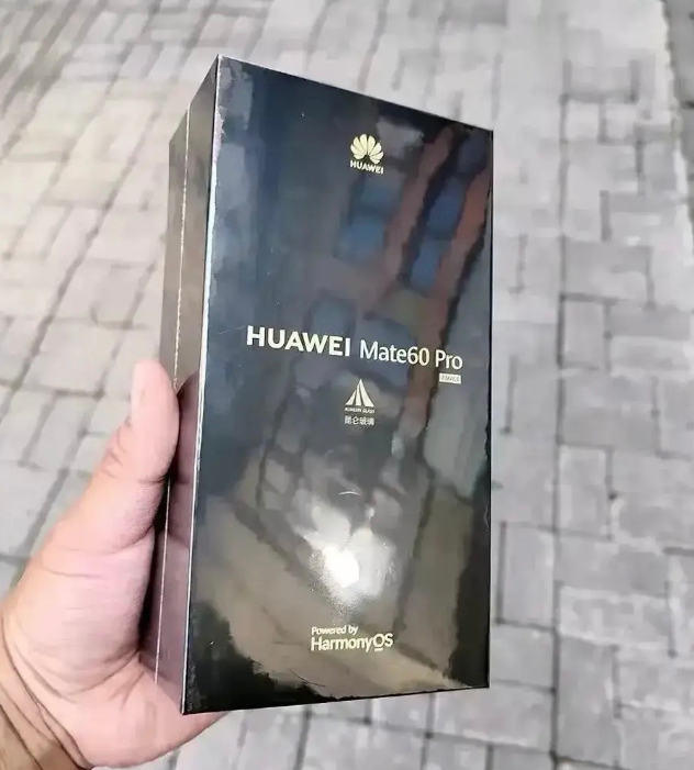 离了个大谱！同事说6499元的华为Mate60 Pro，6000元都是智商税，剩