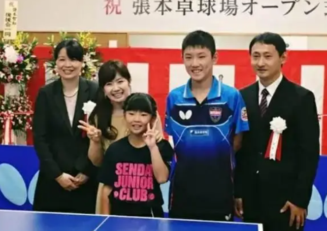 近日，张本智和谈故土难归，几度哽咽，直言：我爸我妈是成都人！成都混合团体世界杯，