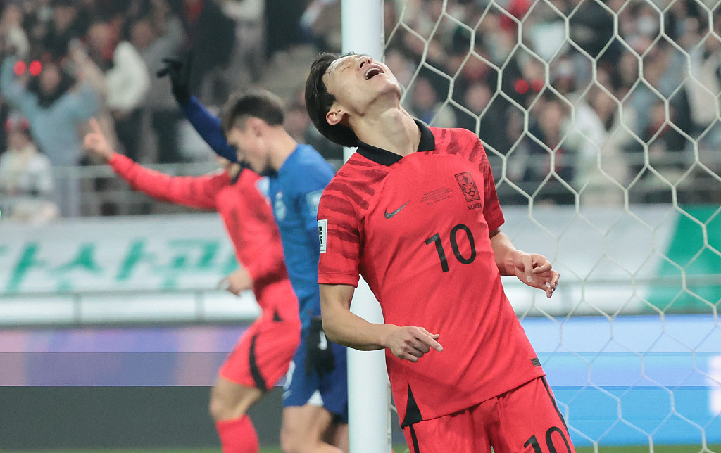 我肤浅了！本以为新加坡才是小组最弱的，看了韩国和新加坡的半场比赛，估计最弱球队要