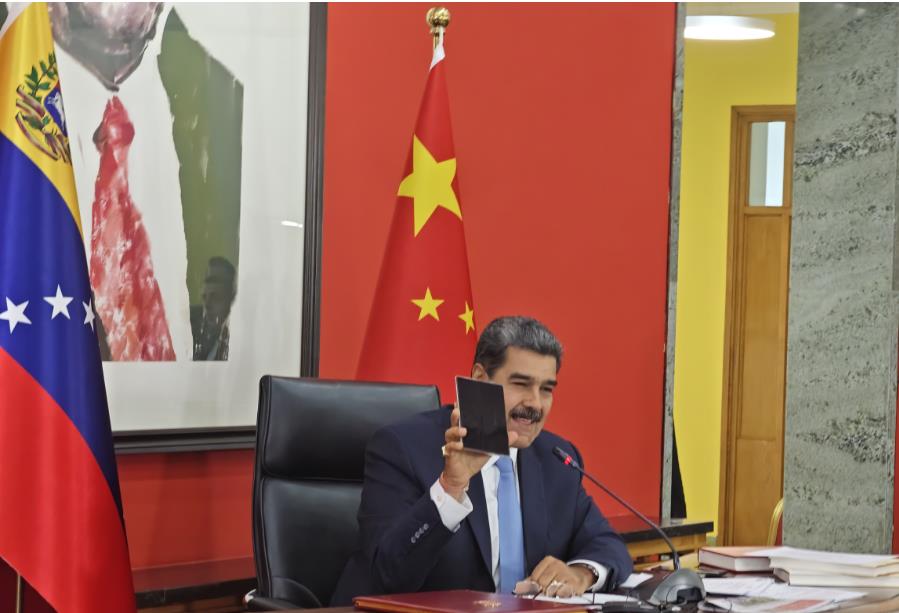 马杜罗用上了华为X3
委内瑞拉总统马杜罗在9月14日完成了他为期一周的访华行程。