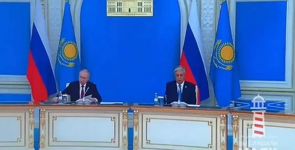 托卡耶夫打了俄罗斯代表团一个措手不及，场面一度有点尴尬……

老普对哈萨克斯坦进