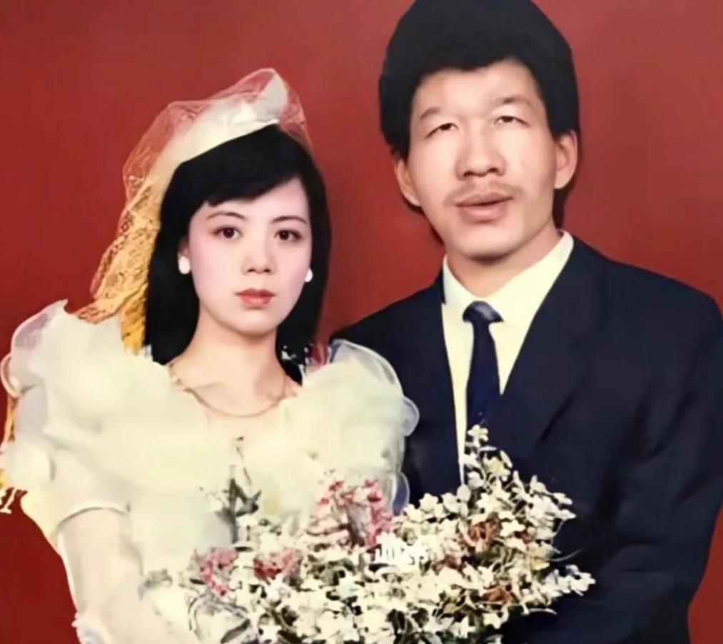 这张照片拍摄于1996年，江苏省苏州昆山市23岁女孩嫁给比她大19岁台湾商人时的