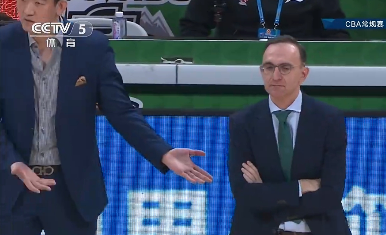 浙江队主教练王博：你看怎么回事？他不跟我握手！
CBA常规赛第16轮，浙江东阳光