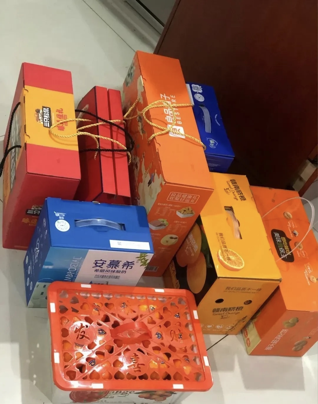 老公的单位，年前又要发福利了。

有个问题想不通，单位过年发福利，为什么不直接发