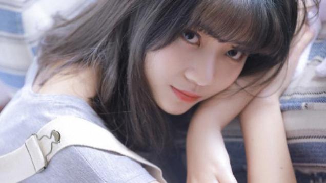 初次见面，她是父亲领回的战友遗孤，爱哭鬼；而十年后，她成为了我的小娇妻！