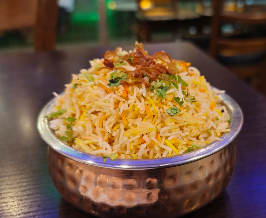 阿联酋，连续吃了几天的印度餐厅，谈谈感受。

第一，干净的印度菜真的很好吃。玛莎