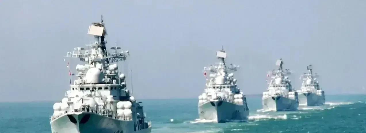中方对美国军舰进入中国黄海的行为表示强烈谴责，并坚决反对。黄海在中国人民心中具有