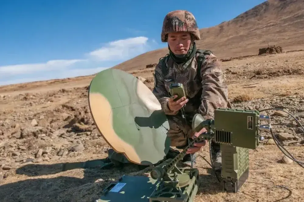 中、美战场通讯兵对比！