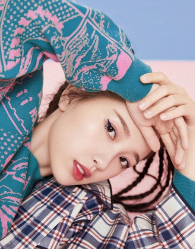 #虞书欣不多的心眼子全写脸上了#
介于谷爱凌 杨天真 董明珠这类女强人和唐嫣 虞