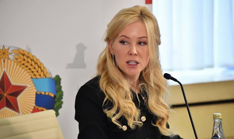 俄罗斯全面封锁VPN。
俄罗斯互联网安全同盟负责人叶卡捷琳娜·米祖丽娜 (Eka