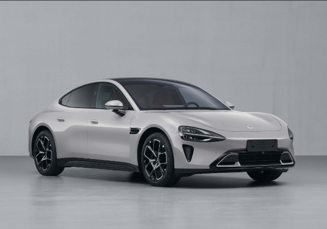 不需要质疑雷总的审美，小米历代手机都简洁明快，这次造车也不例外。

很多车看上去