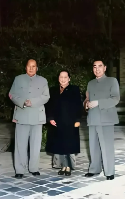 最敬爱的毛爷爷和周爷爷，如此的开心和快乐！