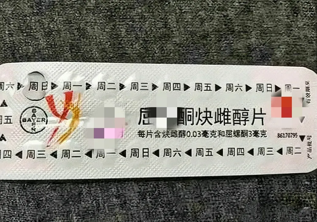 我闺蜜出差一个星期后回到家，她老公发现她的包里有一个奇怪的东西。我问我闺蜜这是什