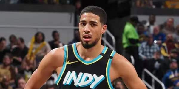 最近步行者核心哈利伯顿接受采访，对于联盟球员常规赛出战65场以上，才能参与奖项评