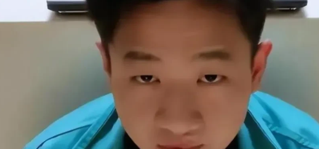 朱同学，已构成犯罪
朱同学网上公开哭闹助学金的行为，看似投诉自已受伤，实为故意伤