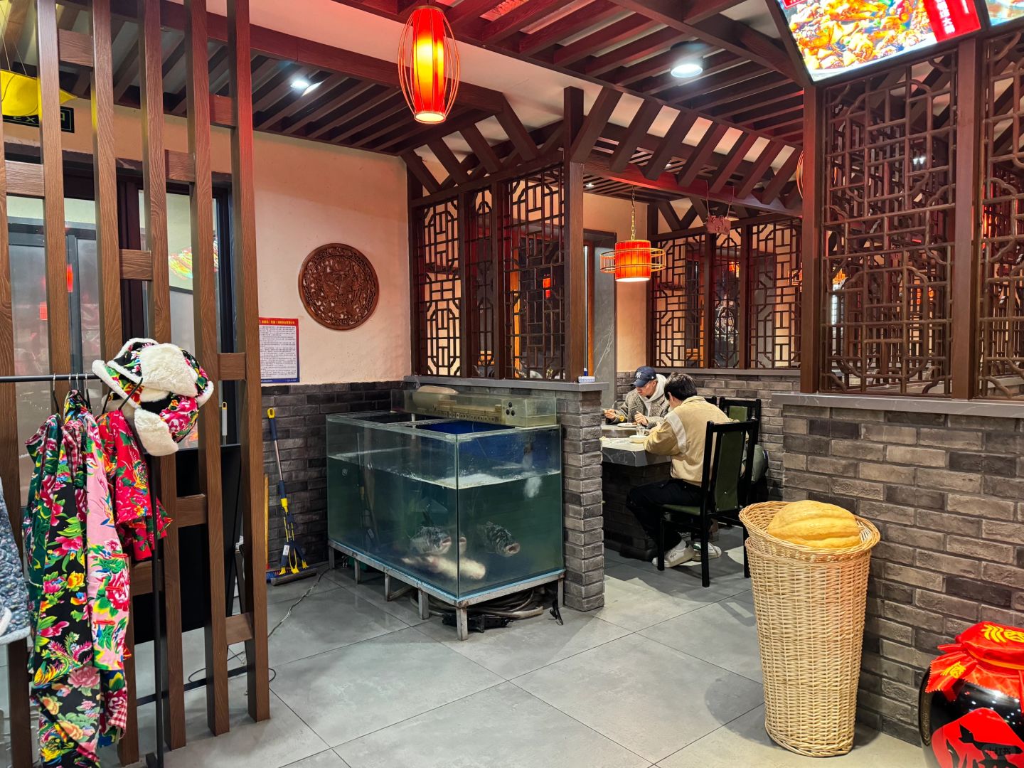 热腾腾的！米卡被我偶遇
吉林真的在偷偷努力！
松花湖真的没白来，滑完雪再吃个铁锅