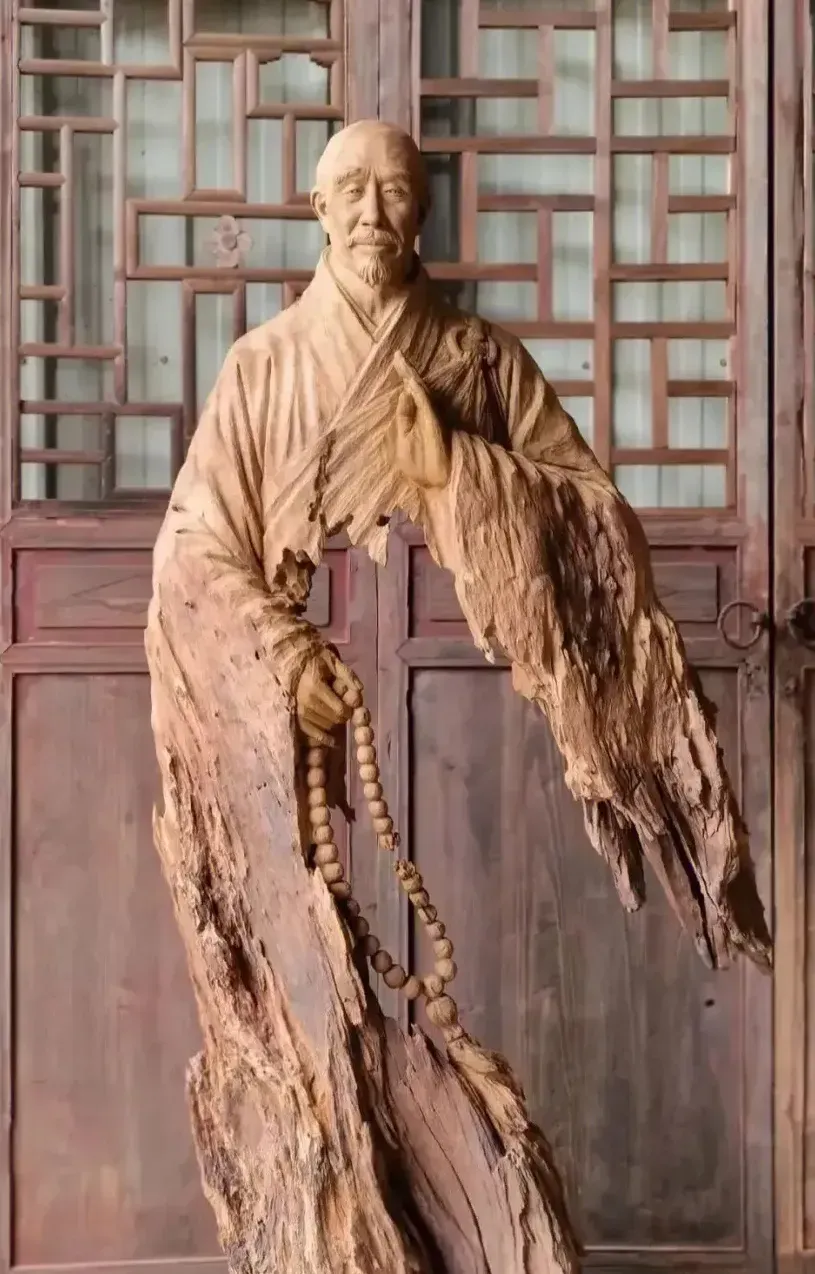 弘一法师说：“鱼那么信任水，水却把它煮了；树叶那么信任风，风却把它吹落了；我那么