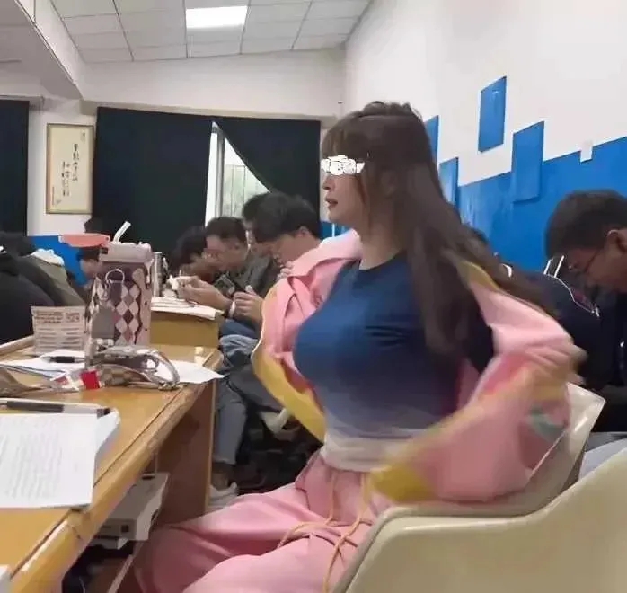 家长会也开始卷了
