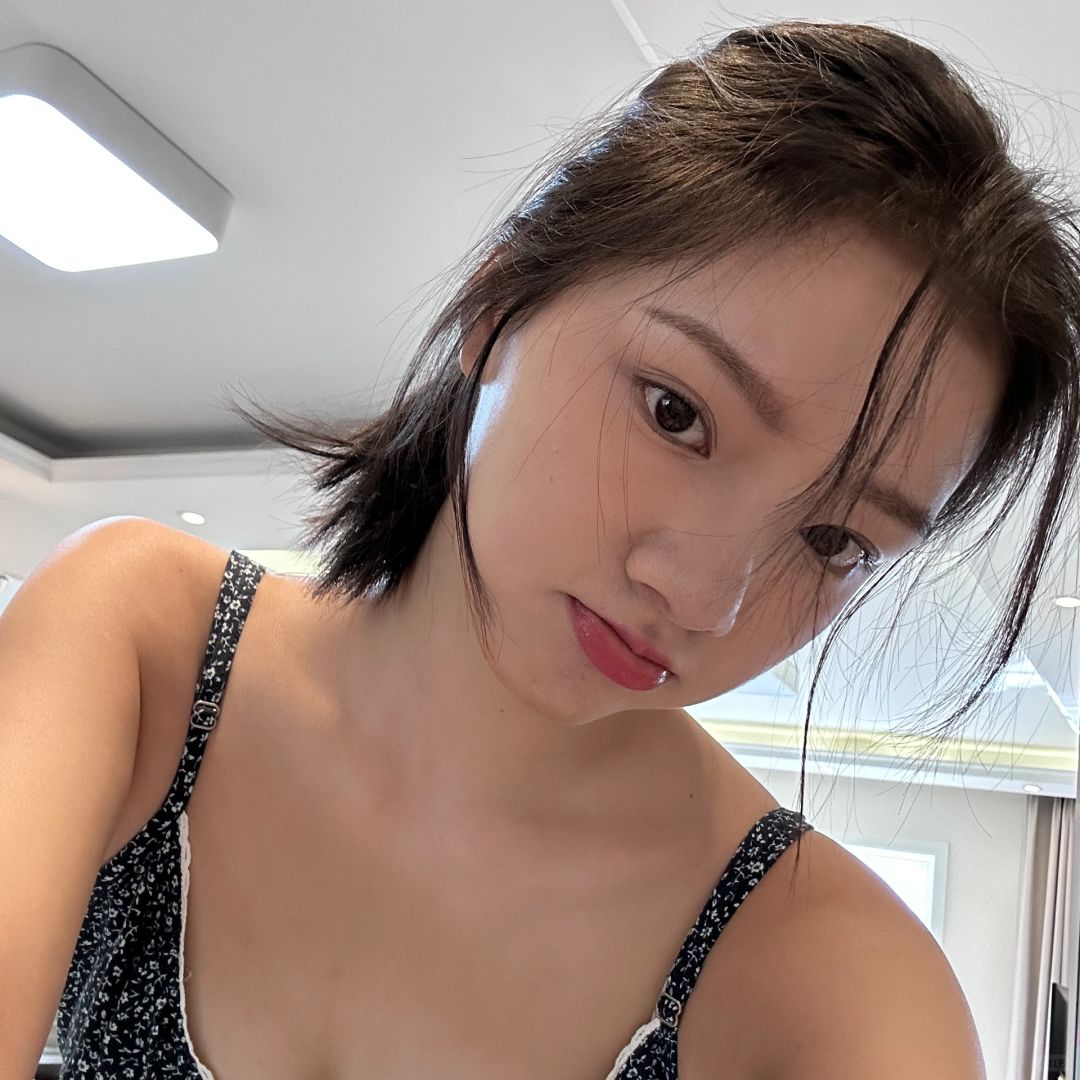 哎呀哎呀😆
化完妆自恋的不得了😳！！🤣！！
热乎乎的，半分钟前拍的哈哈哈哈