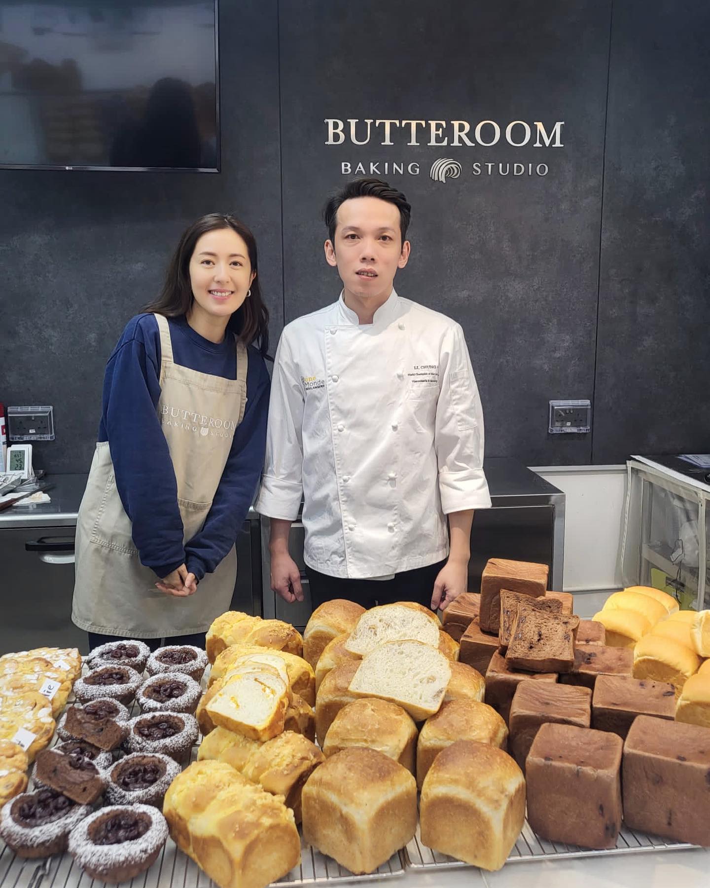 她之前一直都是TVB当红花旦，颜值在TVB女演员算是数一数二，今年已经42岁还是